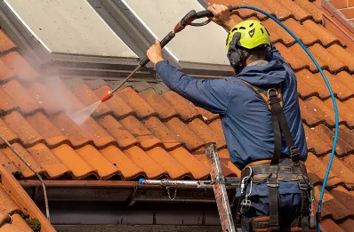 Démoussage et hydrofuge de toiture au Montat